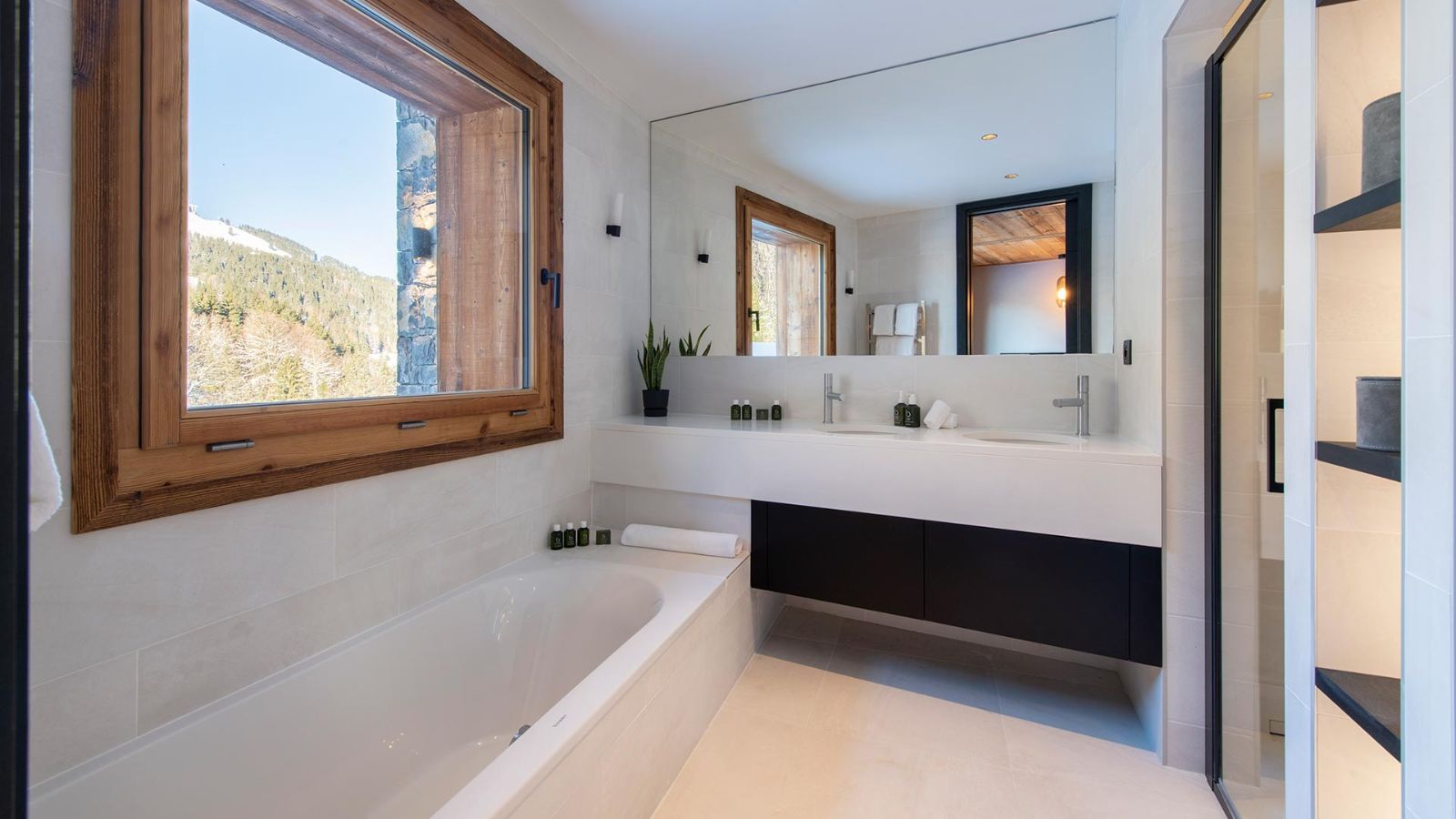 Luxury-Ski-Chalet-Morzine-Chalet-Tataali-Oxford-Ski-Bathroom.jpg