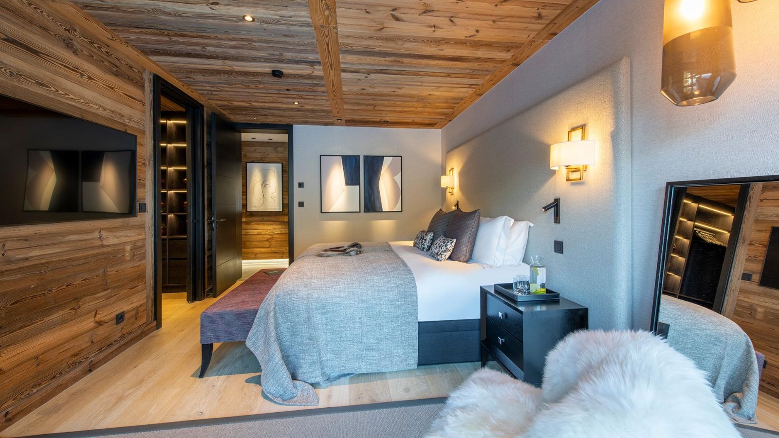 Luxury-Ski-Chalet-Morzine-Chalet-Tataali-Oxford-Ski-Bedroom (1).jpg