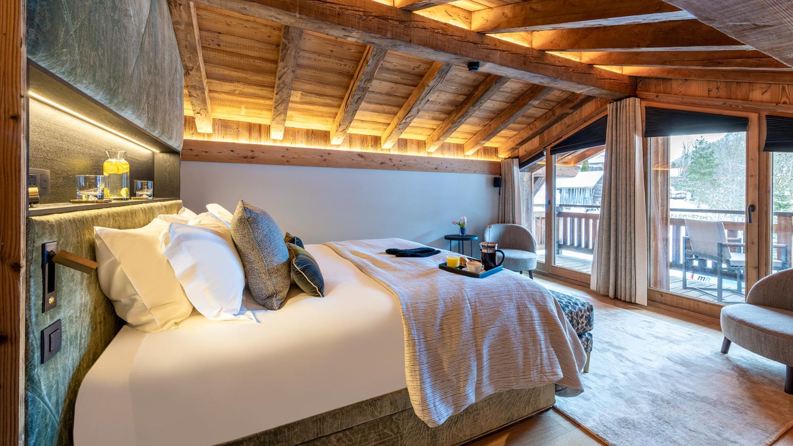 Luxury-Ski-Chalet-Morzine-Chalet-Tataali-Oxford-Ski-Bedroom (28).jpg