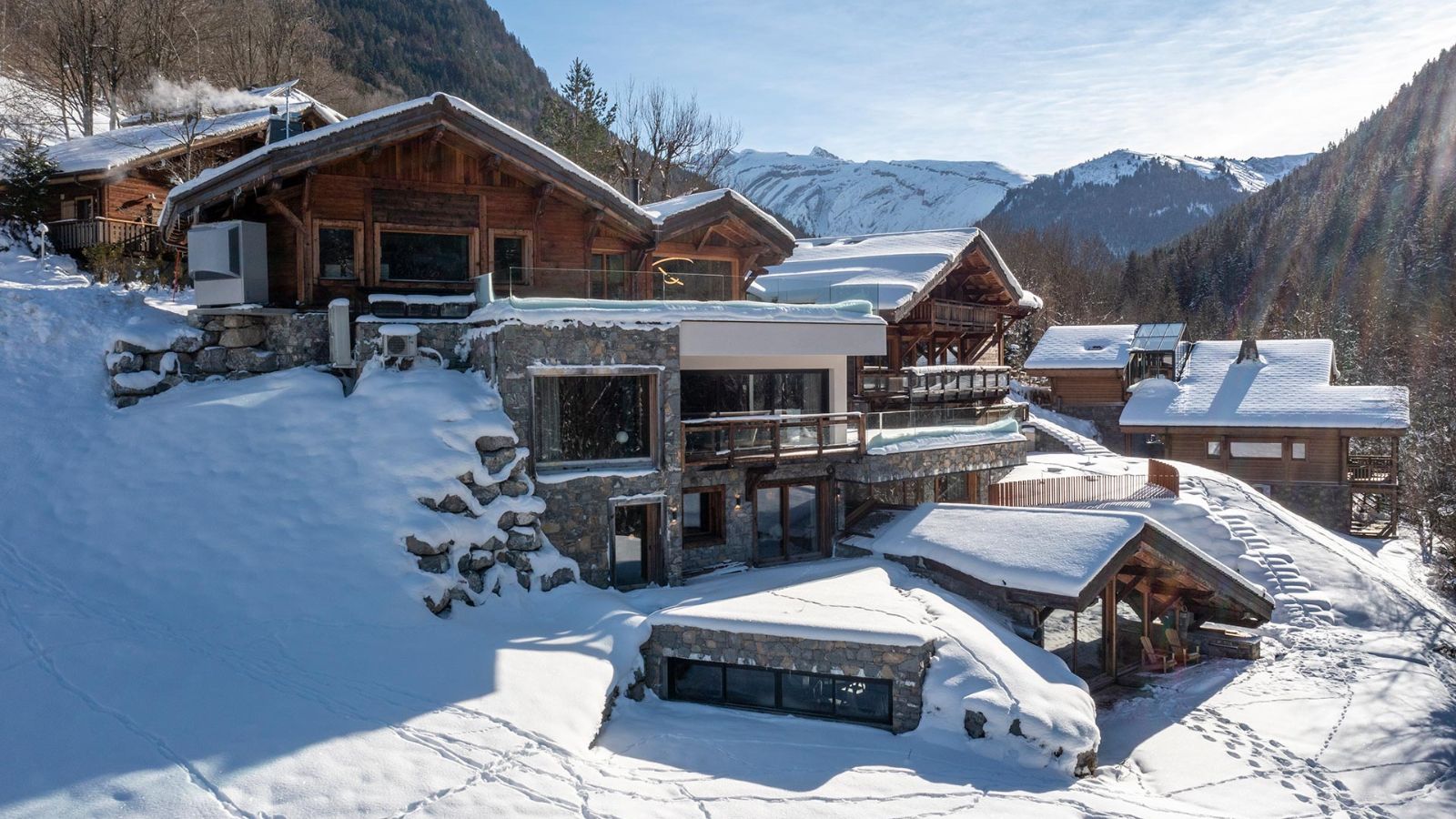 Luxury-Ski-Chalet-Morzine-Chalet-Tataali-Oxford-Ski-Exterior.jpg