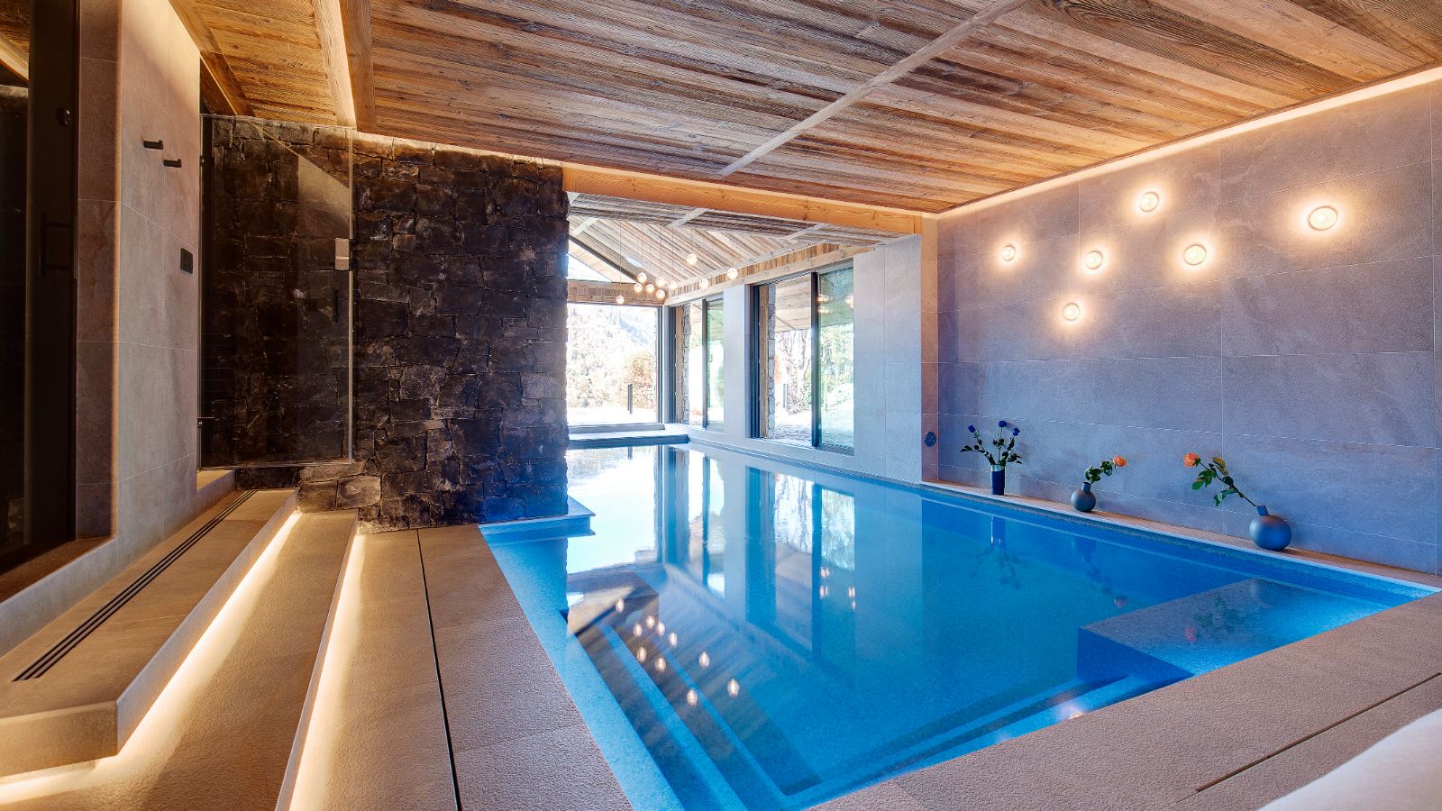 Luxary-ski-chalet-Chalet-Megeve-Menor-Oxford-ski-Swimming pool.jpg