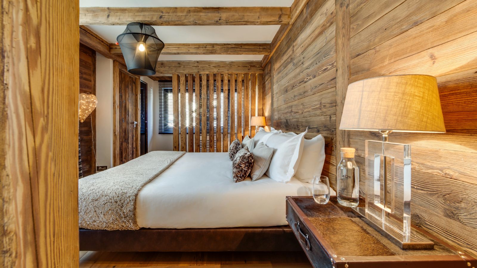 Luxury-Ski-Chalet-Val-d-Isere-Chalet-Daria-Oxford-Ski-Bedroom (4).jpg