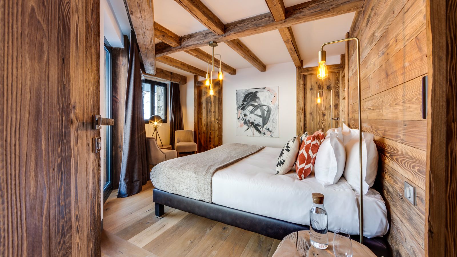 Luxury-Ski-Chalet-Val-d-Isere-Chalet-Daria-Oxford-Ski-Bedroom (1).jpg