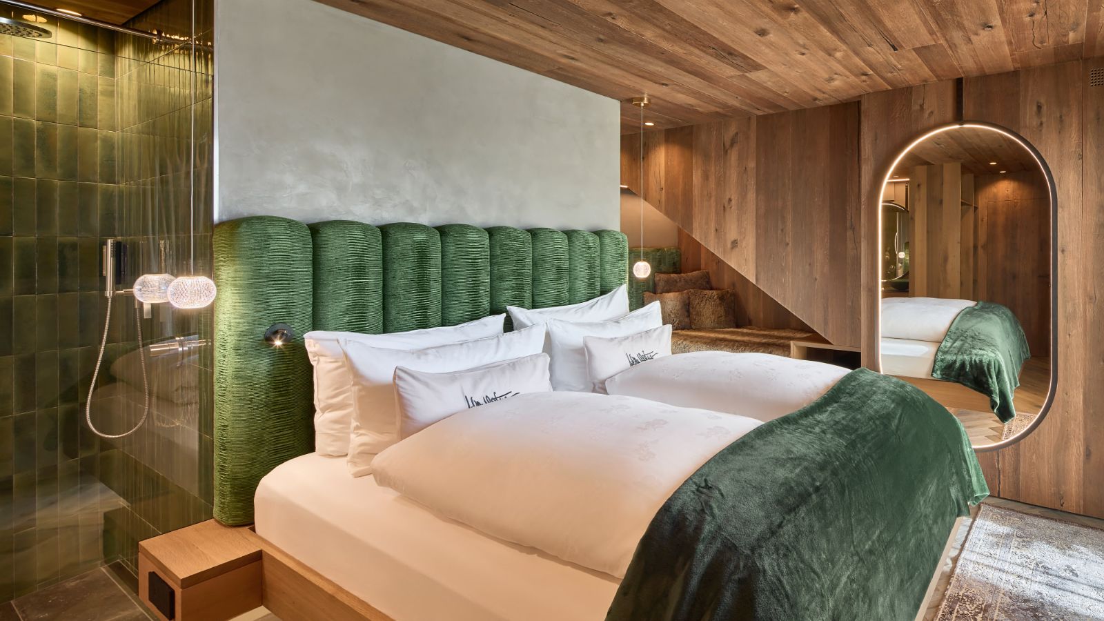 Luxury-Ski-Chalet-Megeve-Chalet-Vilaiet-Oxford-Ski-Bedroom(1).jpg