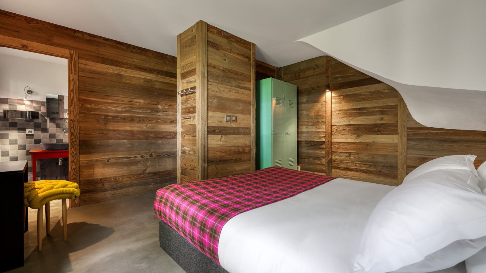 Luxury-Ski-Chalet-Megeve-Chalet-Lady-Oxford-Ski-Bedroom (2).jpg