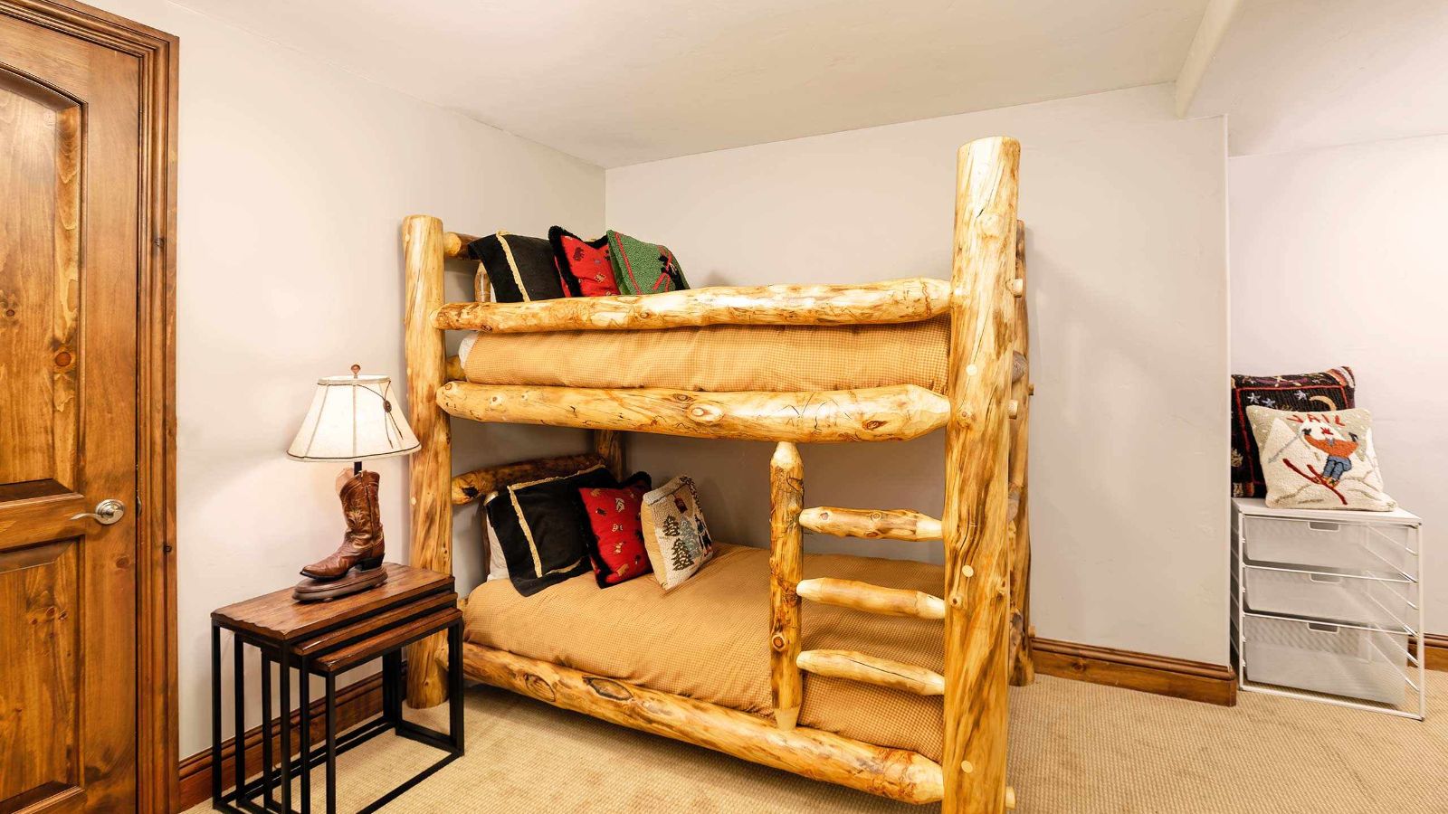 Luxury-Ski-Chalet-Vail-West pine-Oxford-Ski-Bedroom (1).jpg