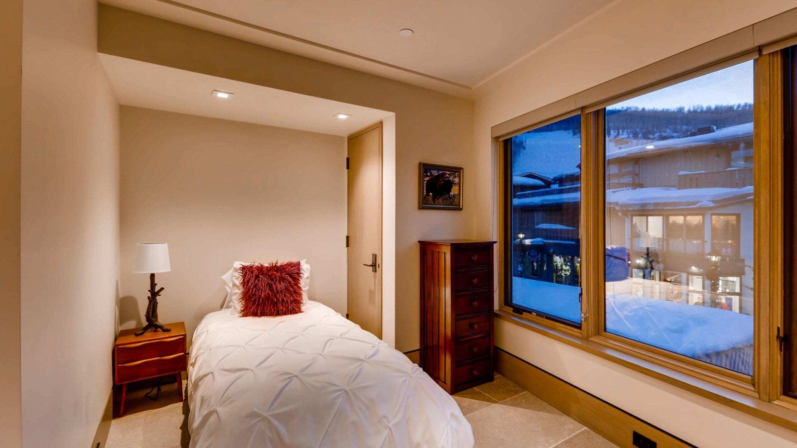 Luxury-Ski-Chalet-Vail-Gondola One-Oxford-Ski-Bedroom (4).jpg
