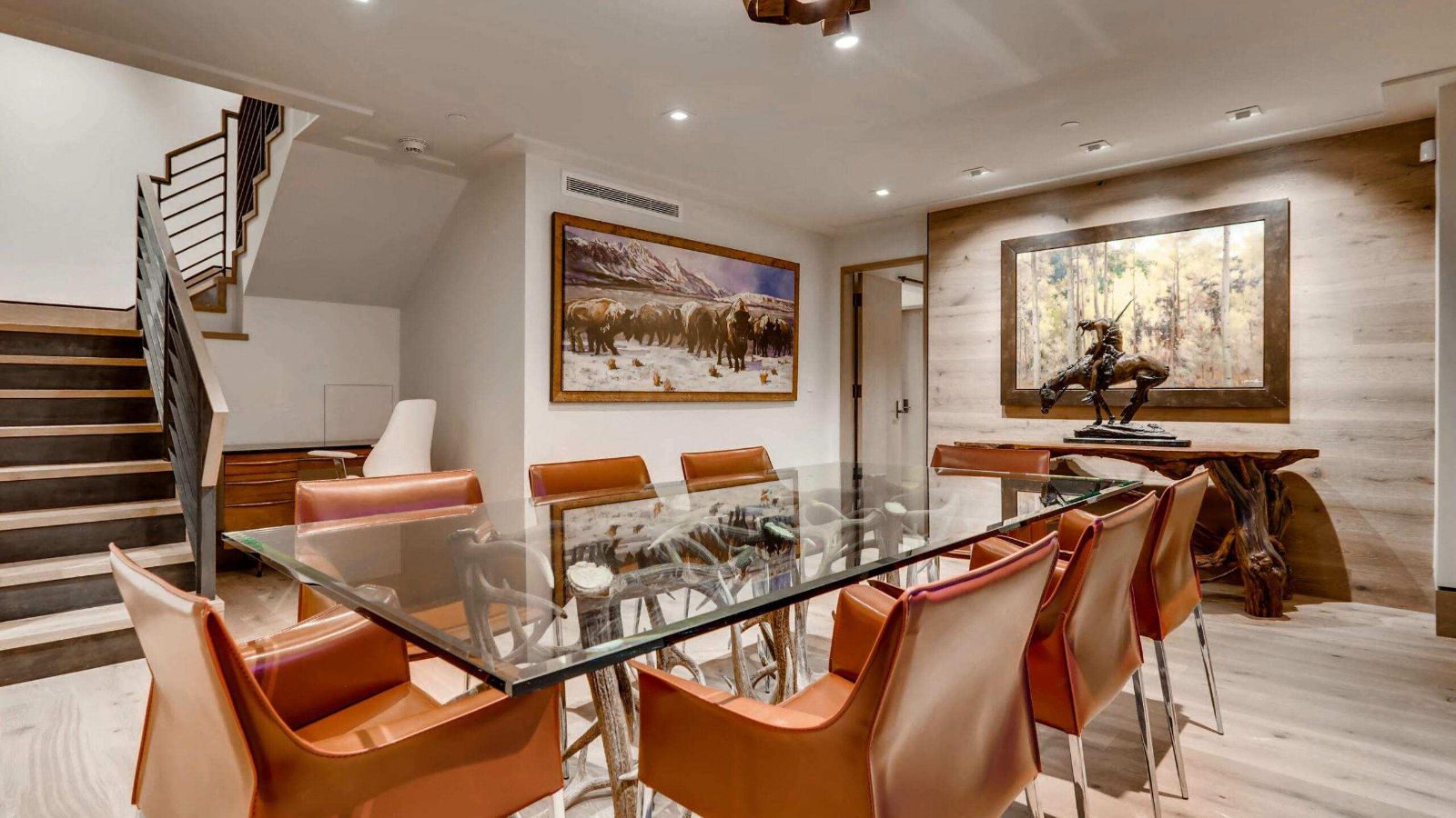 Luxury-Ski-Chalet-Vail-Gondola One-Oxford-Ski-Dinning room.jpg