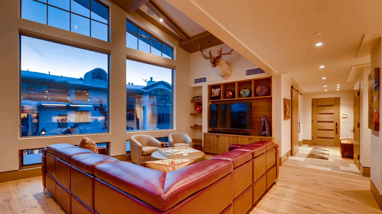 Luxury-Ski-Chalet-Vail-Gondola One-Oxford-Ski-Lounge (3).jpg