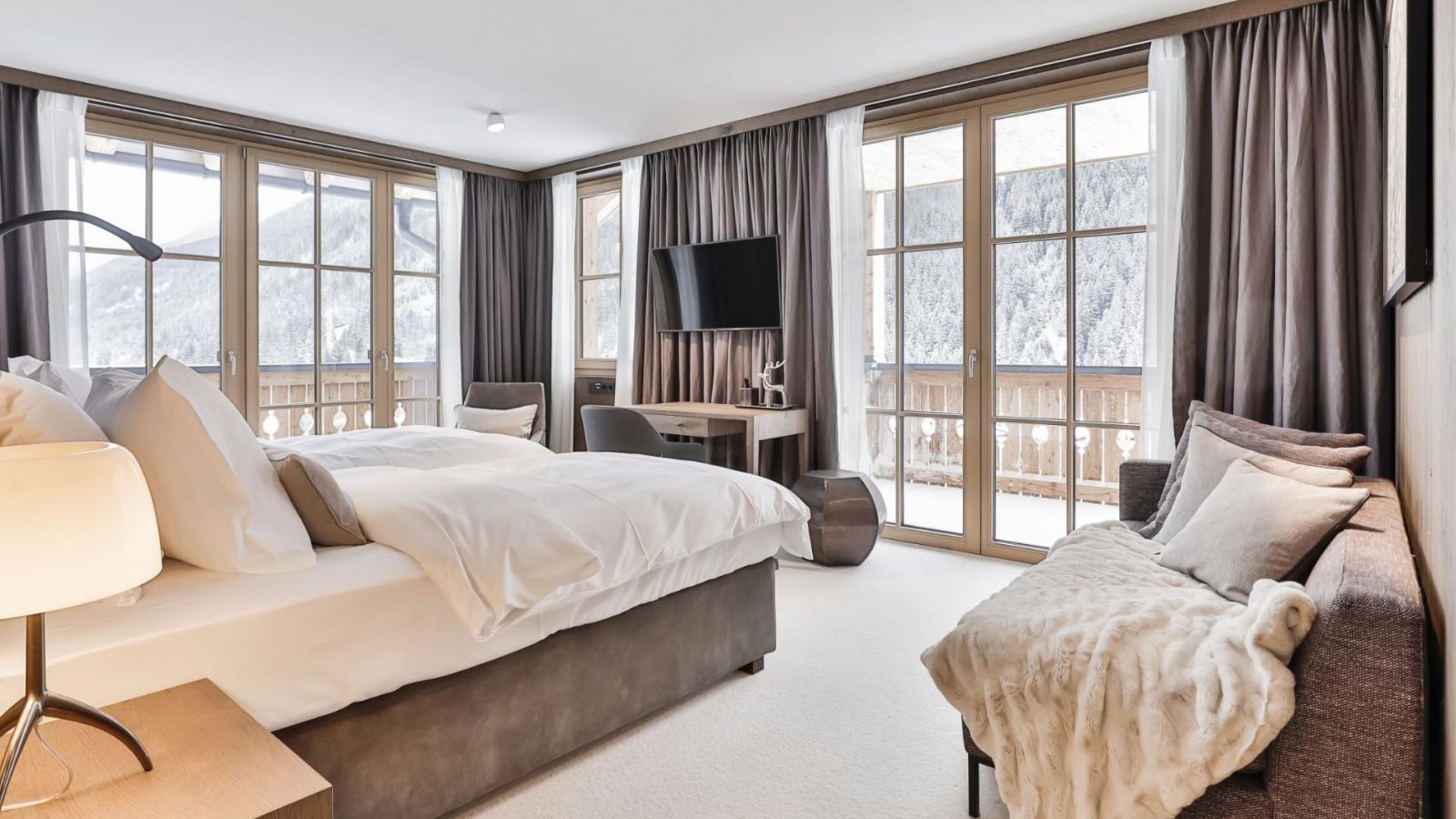 Luxury-Ski-Chalet-St Anton-Lena-Oxford-Ski- Bedroom(1).jpg