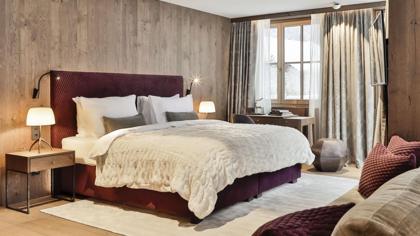 Luxury-Ski-Chalet-St Anton-Lena-Oxford-Ski- Bedroom(3).jpg