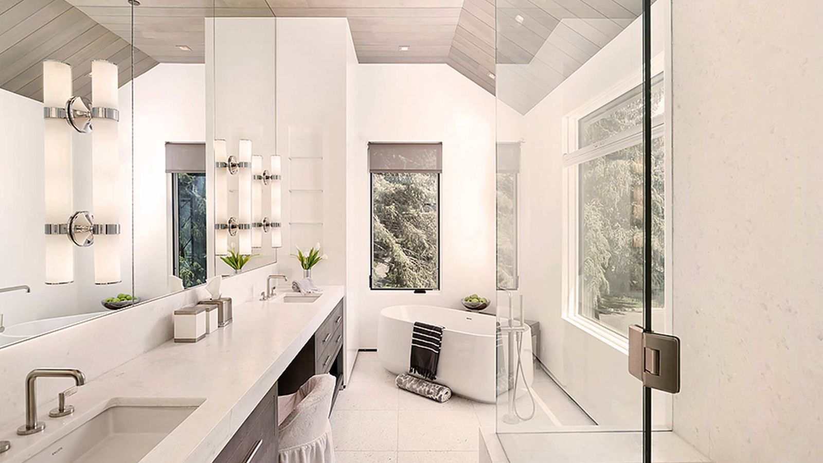 Luxury-Ski-chalet-Aspen-Aspen Sleek-Oxford-Ski-Bathroom .jpg