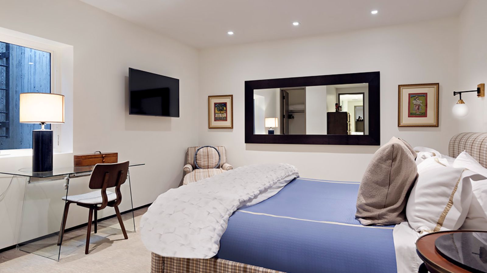 Luxury-Ski-chalet-Aspen-Aspen Sleek-Oxford-Ski-Bedroom (2).jpg