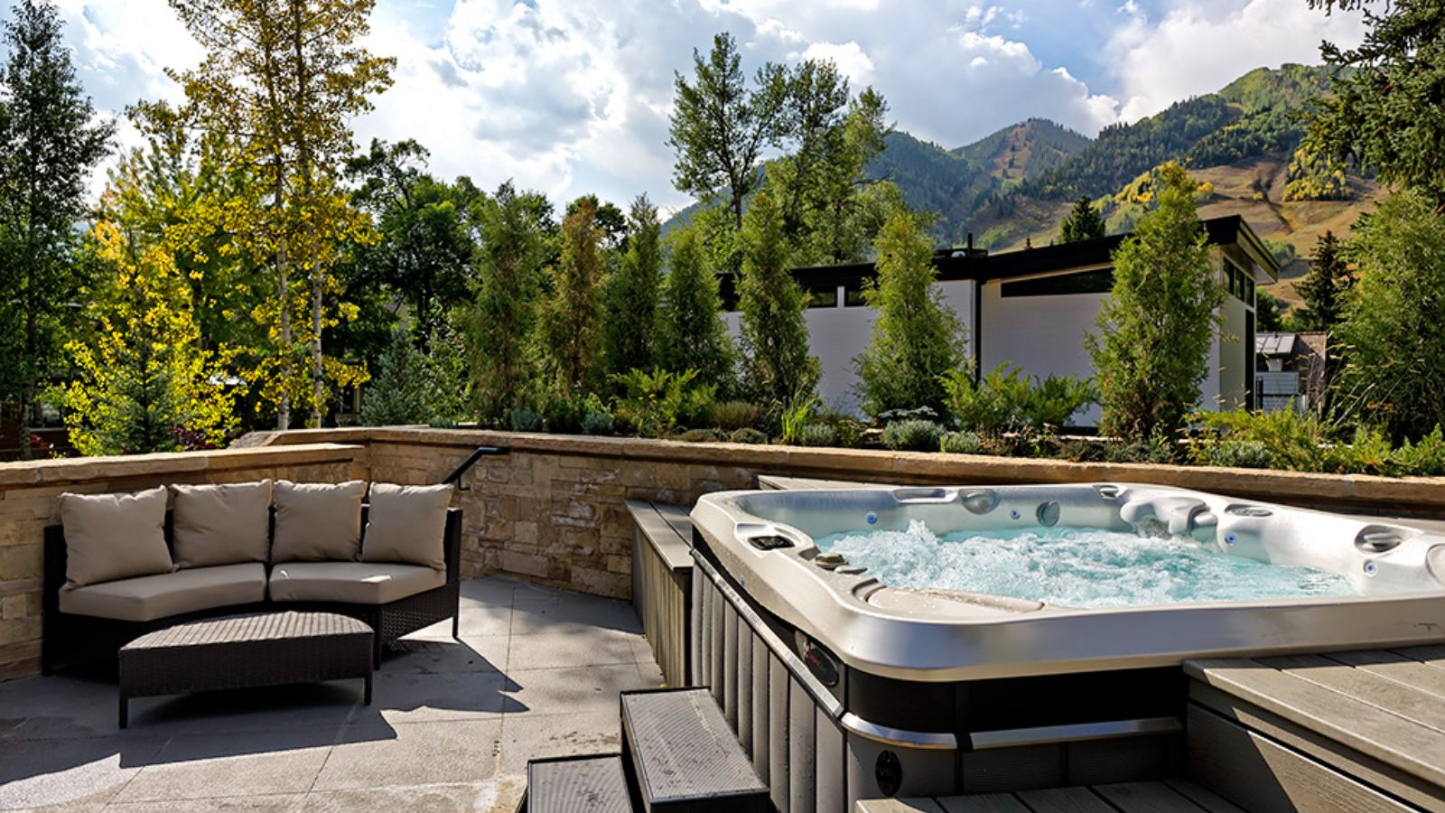 Luxury-Ski-chalet-Aspen-Aspen Sleek-Oxford-Ski-Hot tub .jpg