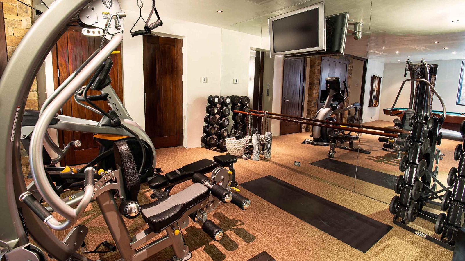 Luxury-Ski-chalet-Aspen-SilverKing-Oxford-Ski-Gym.jpg