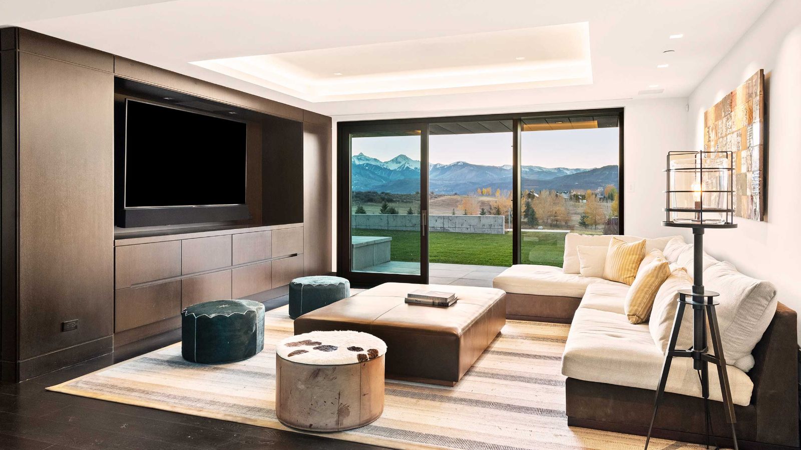 Luxury-Ski-chalet-Aspen-Star Mesa-Oxford-Ski-Lounge .jpg