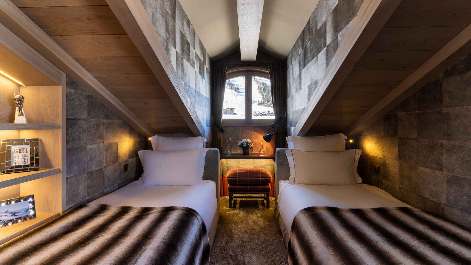 Luxury-ski-chalet- Courchevel- L'Empyree 1850-Oxford- ski-Bedroom(2).jpg