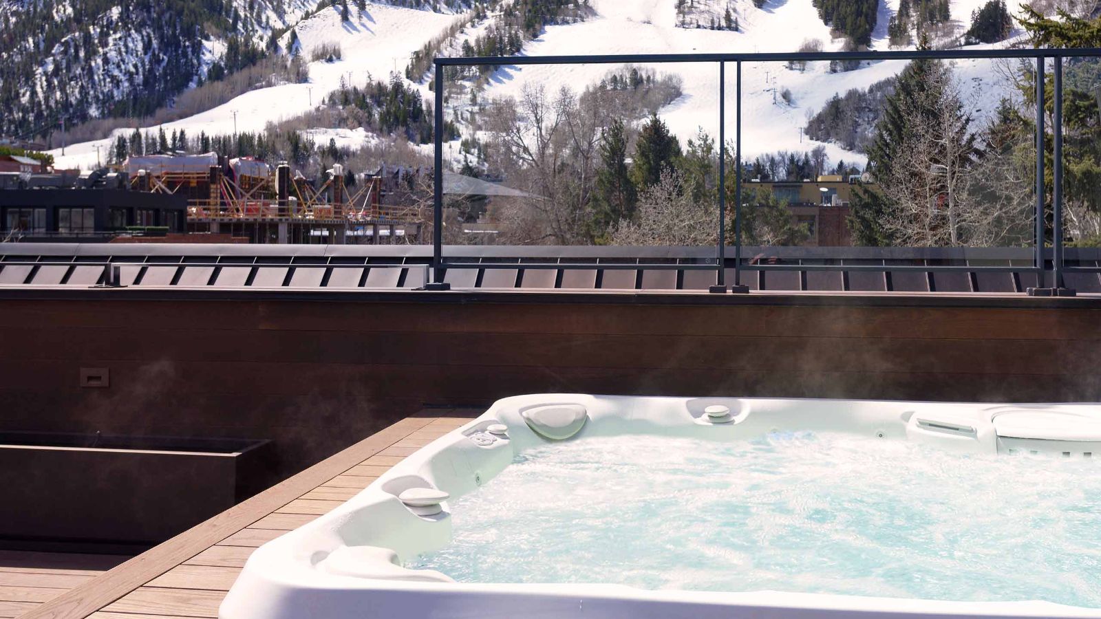 Luxury-ski-chalet- Aspen-Mountain Forge-Oxford-ski-Hot tub .jpg