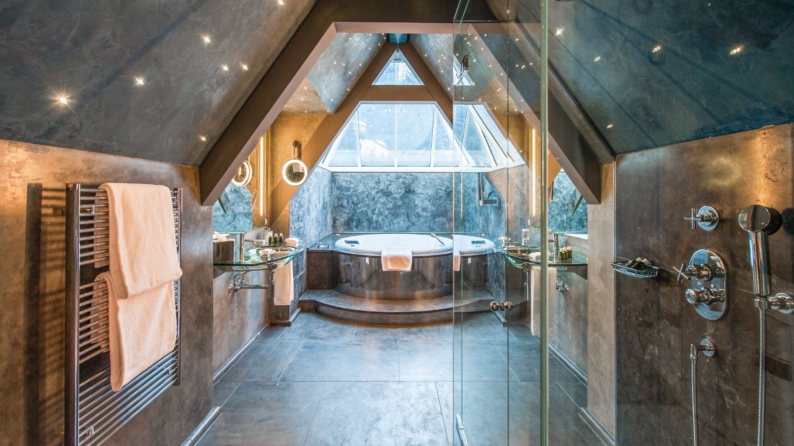 Luxury-Ski-Hotel-Gstaad-Le-Grand-Bellevue-Oxford-Ski-Bathroom2.jpg