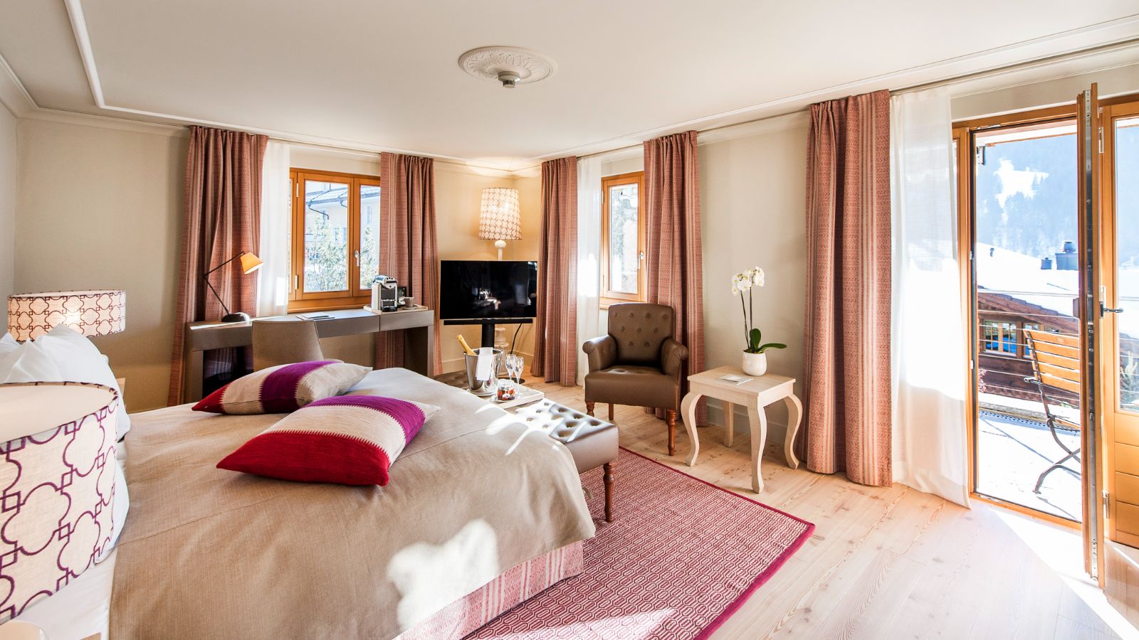 Luxury-Ski-Hotel-Gstaad-Le-Grand-Bellevue-Oxford-Ski-Bedroom (13).jpg