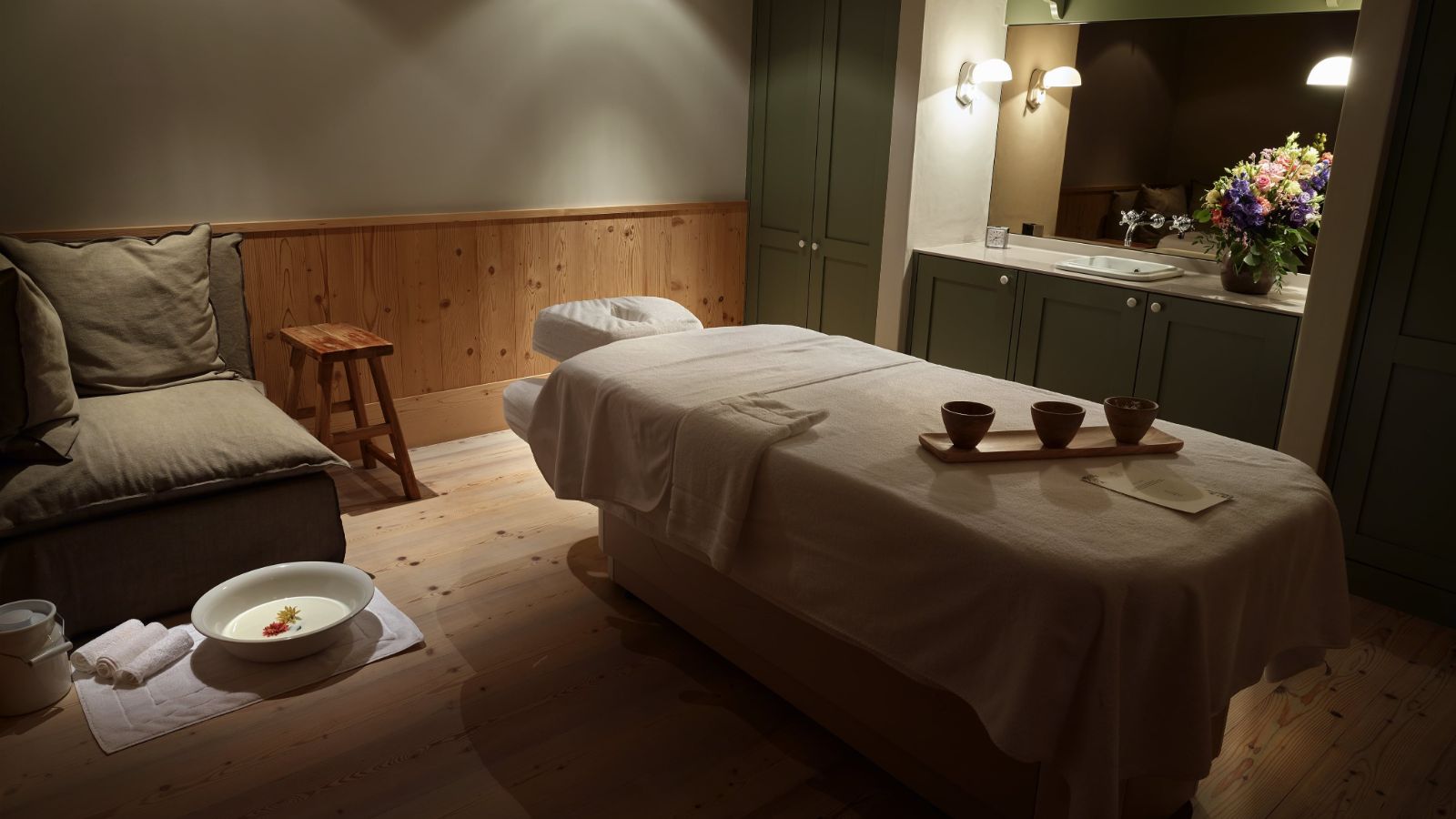 Luxury-Ski-Hotel-Gstaad-Le-Grand-Bellevue-Oxford-Ski-Massage.jpg