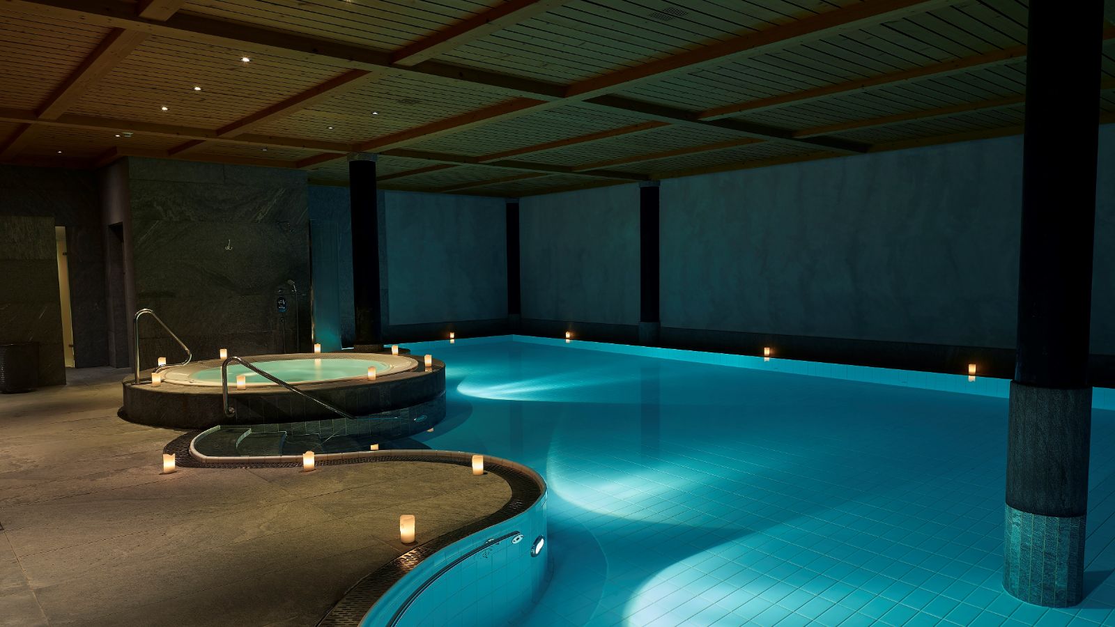 Luxury-Ski-Hotel-Gstaad-Le-Grand-Bellevue-Oxford-Ski-Pool.jpg