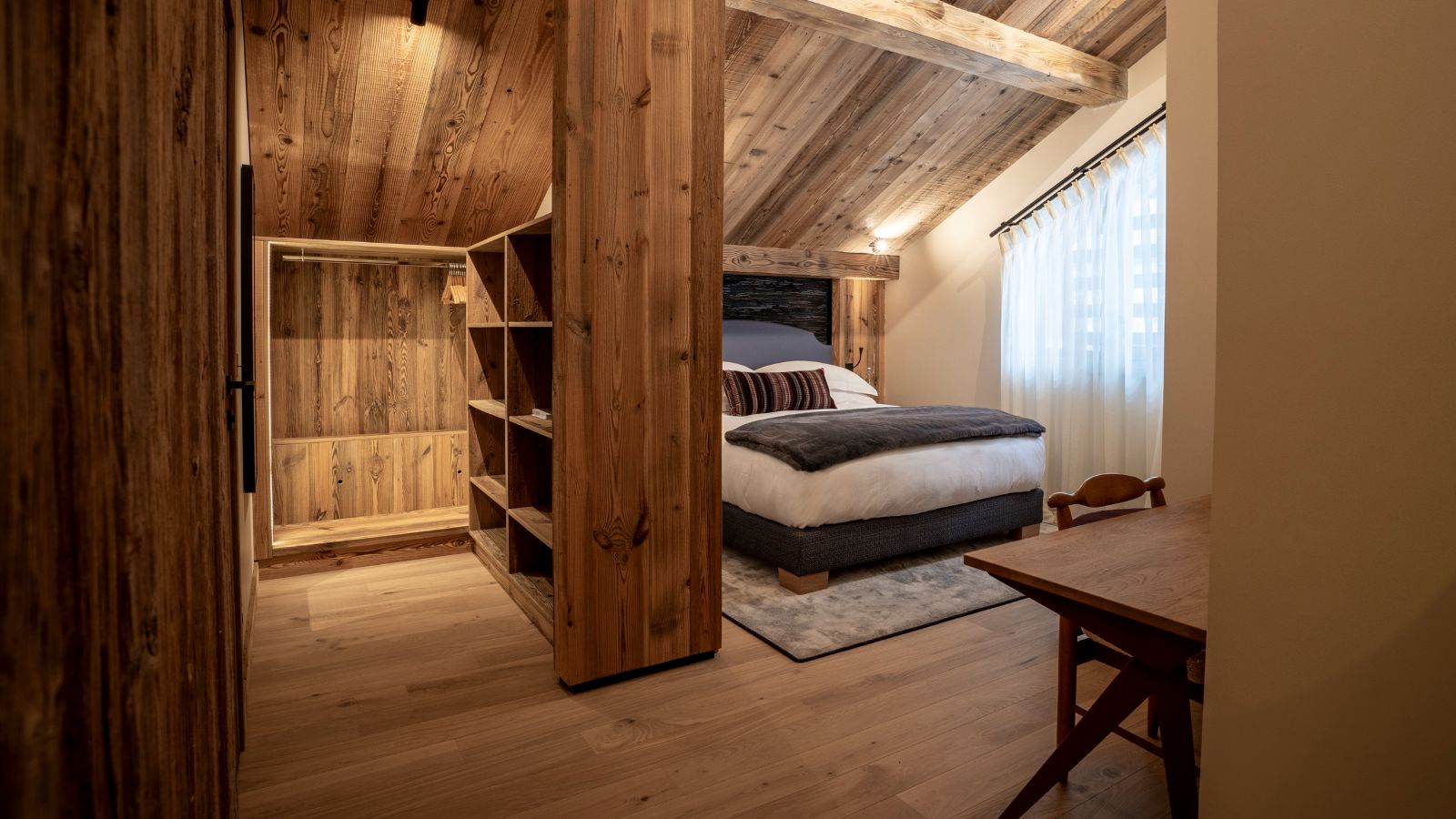 Luxury-Ski-Chalet-Meribel-Chalet-Le-Cygne-Oxford-Ski-Bedroom 7.jpg