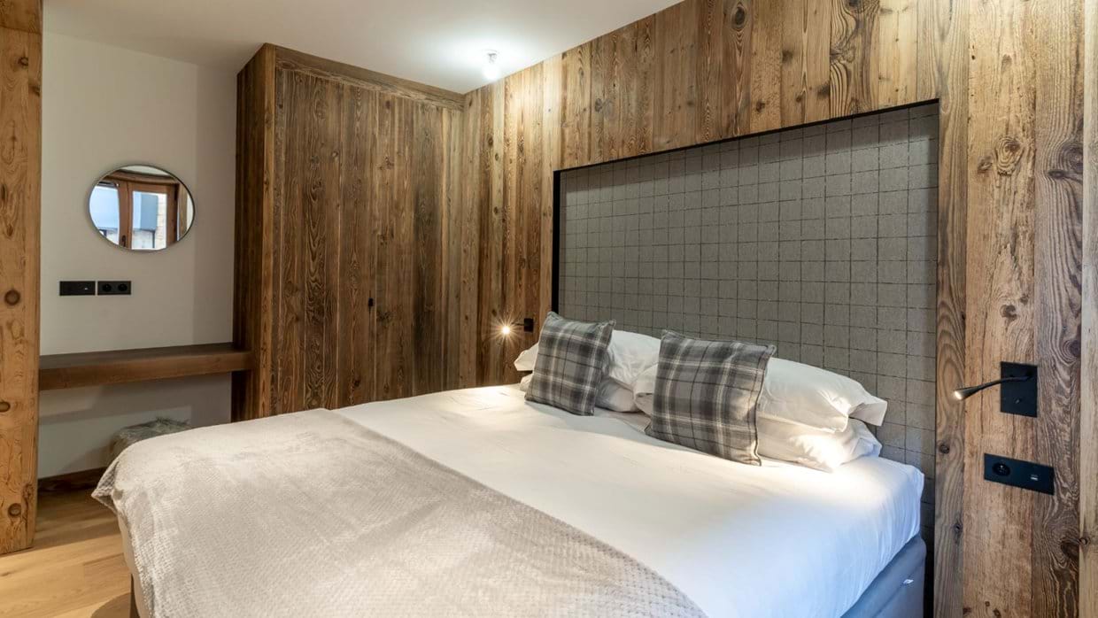 Luxury-Ski-Chalet-Meribel-Little-Bear-Oxford-Ski-Bedroom (4).jpg