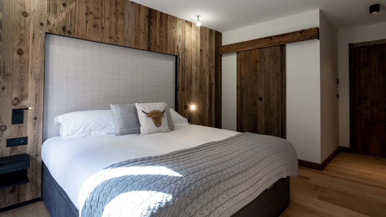 Luxury-Ski-Chalet-Meribel-Little-Bear-Oxford-Ski-Bedroom (12).jpg