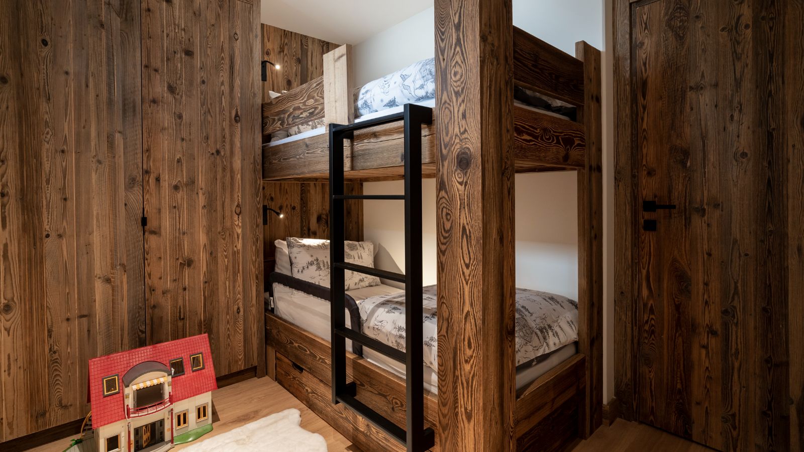 Luxury-Ski-Chalet-Meribel-Little-Bear-Oxford-Ski-Bunkroom.jpg