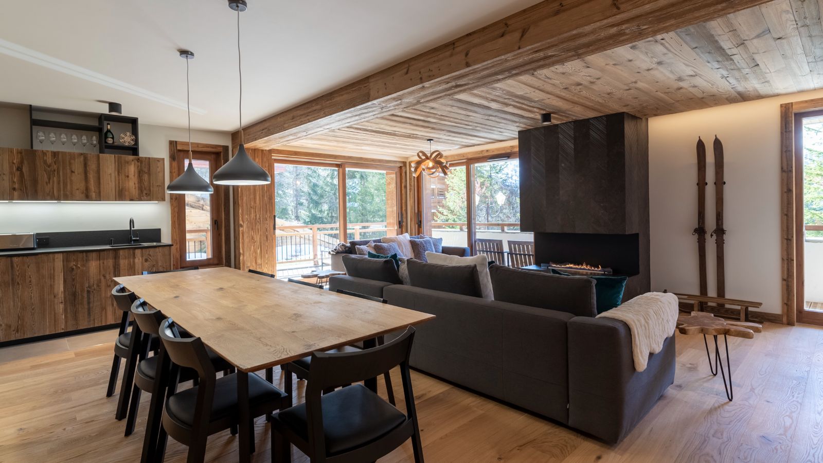 Luxury-Ski-Chalet-Meribel-Little-Bear-Oxford-Ski-Dining (2).jpg