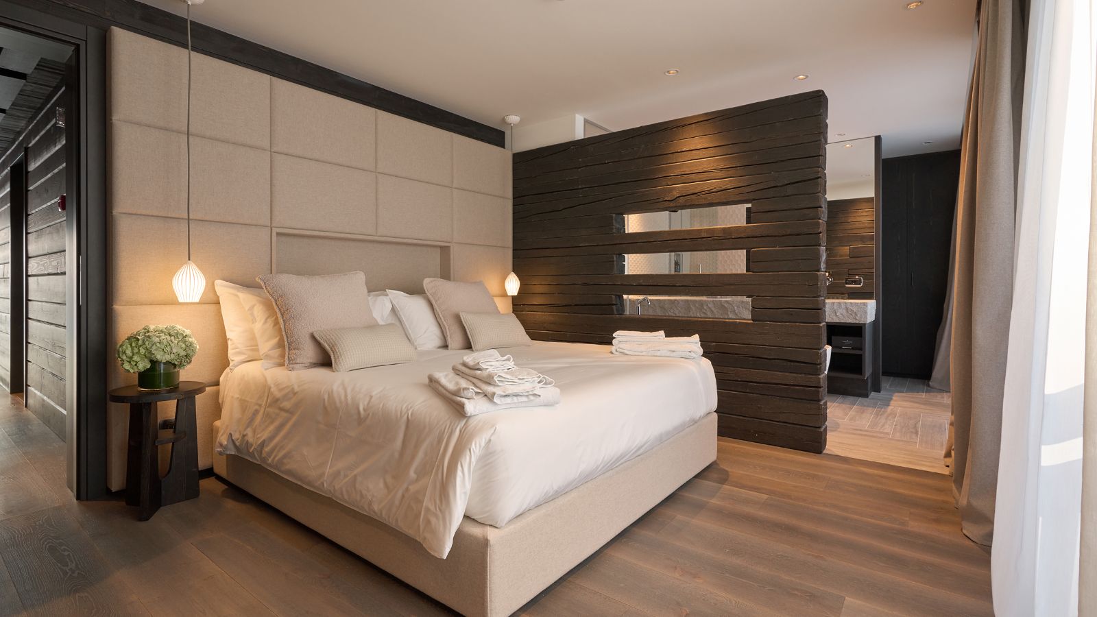 Luxury-Ski-Chalet-Cervinia-Il-Gufo-Oxford-Ski-Bedroom4.jpg