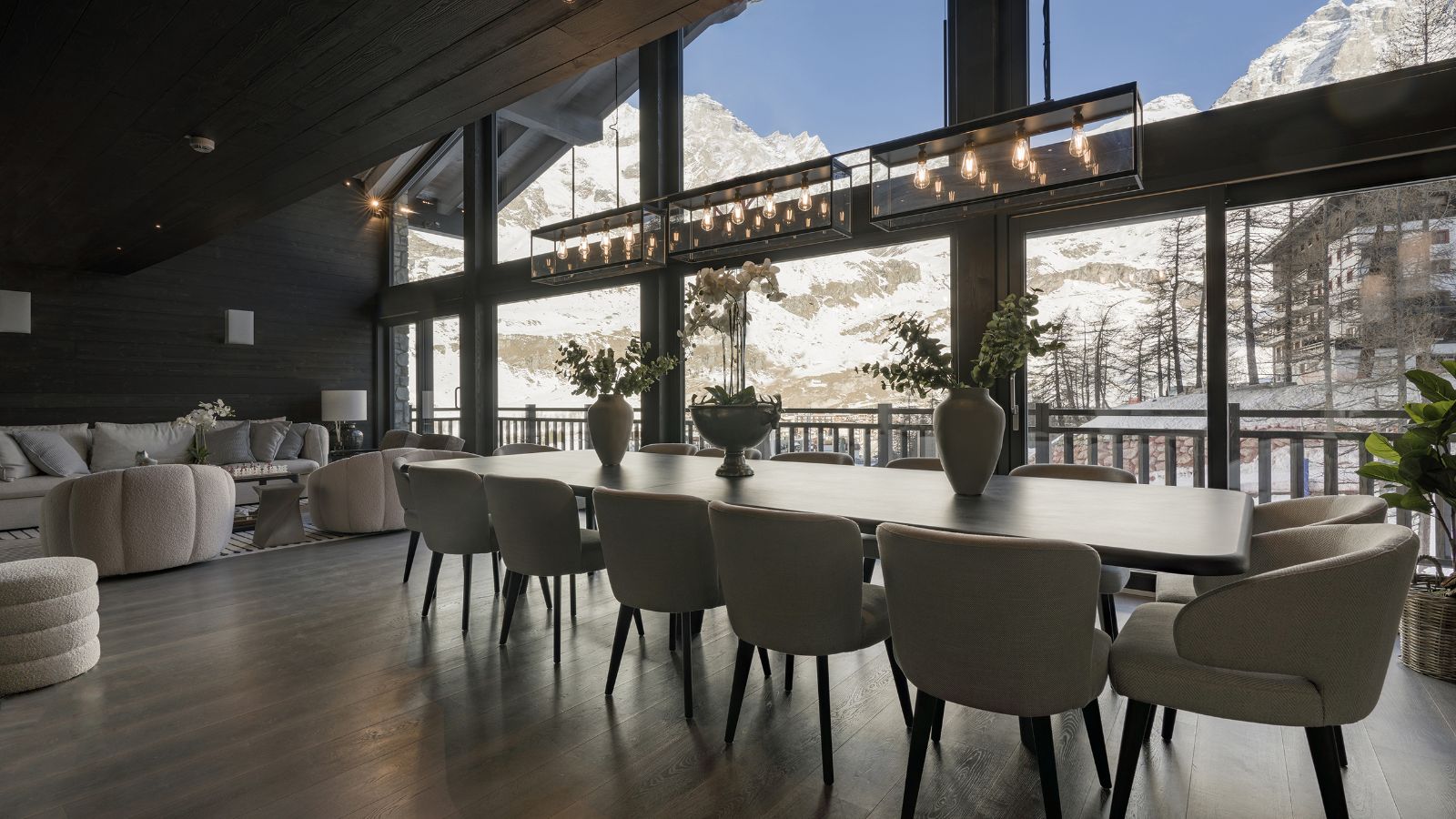 Luxury-Ski-Chalet-Cervinia-Il-Gufo-Oxford-Ski-Dining (2).jpg