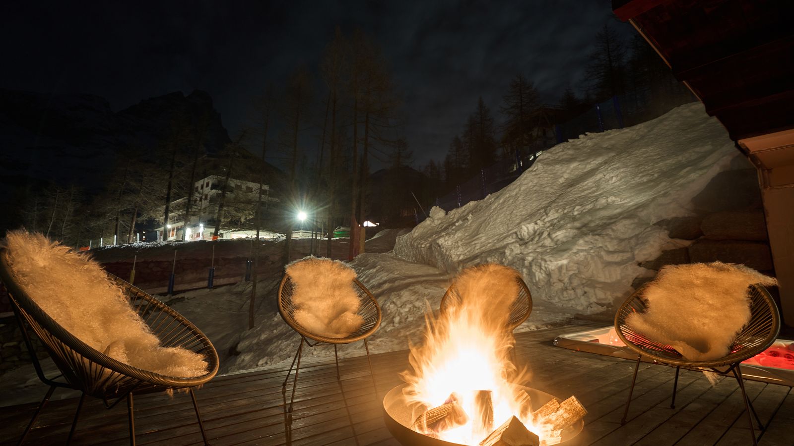 Luxury-Ski-Chalet-Cervinia-Il-Gufo-Oxford-Ski-Fire-pit.jpg