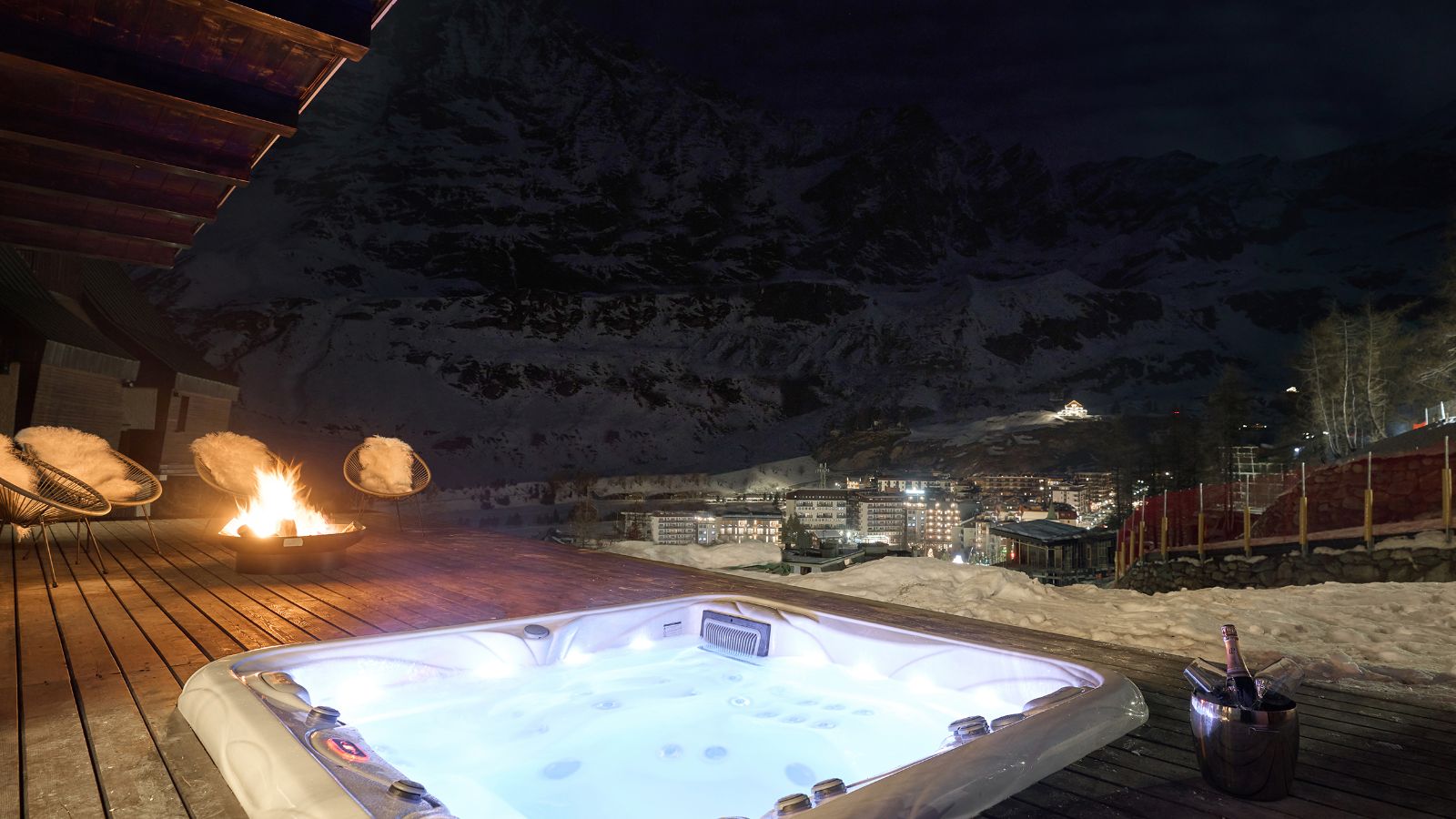 Luxury-Ski-Chalet-Cervinia-Il-Gufo-Oxford-Ski-Hot-Tub.jpg