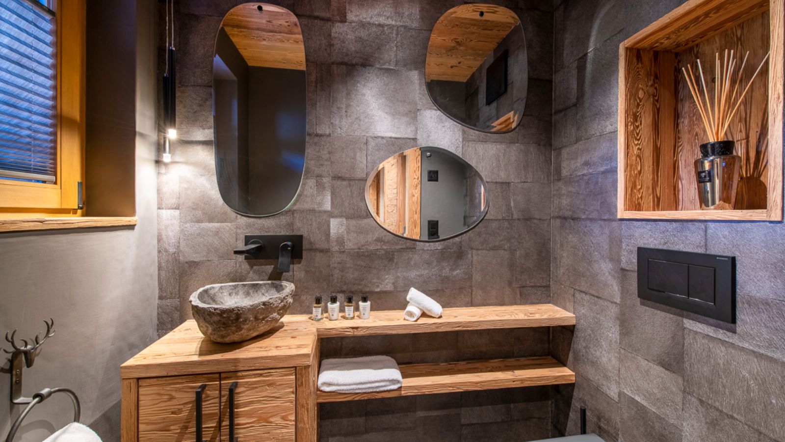 Luxury-Ski-Chalet-Verbier-Apartment-Triana-Oxford-Ski-Bathroom.jpg