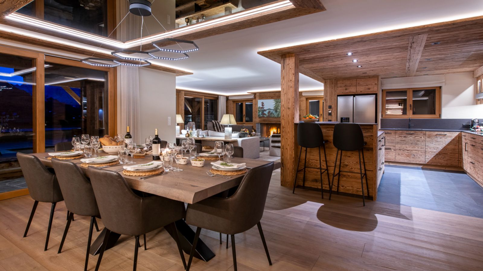 Luxury-Ski-Chalet-Verbier-Apartment-Triana-Oxford-Ski-Dining.jpg
