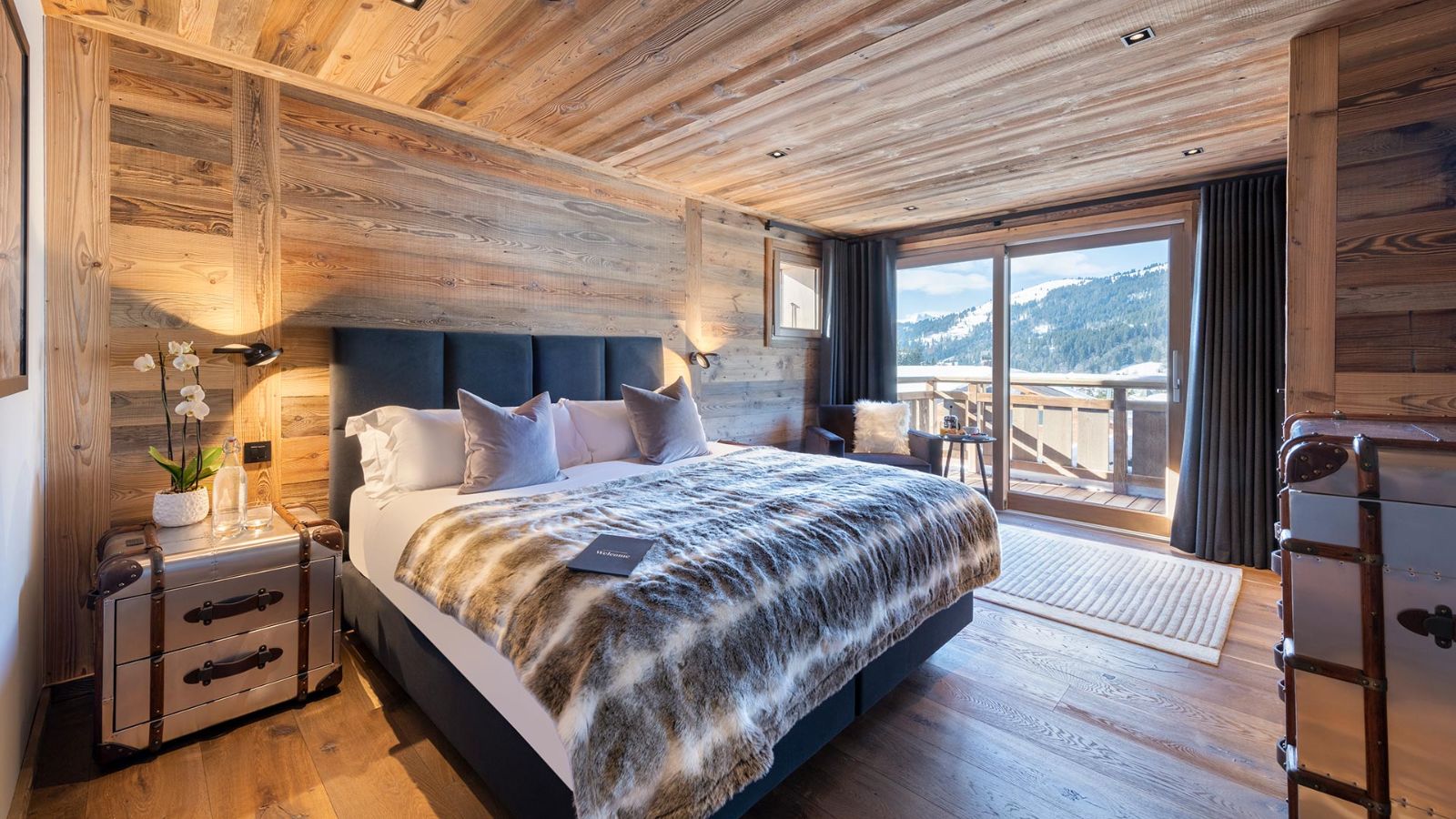 Luxury-ski-chalet-Les-Gets-Le-sapins-oxford-ski-Bedroom (15).jpg