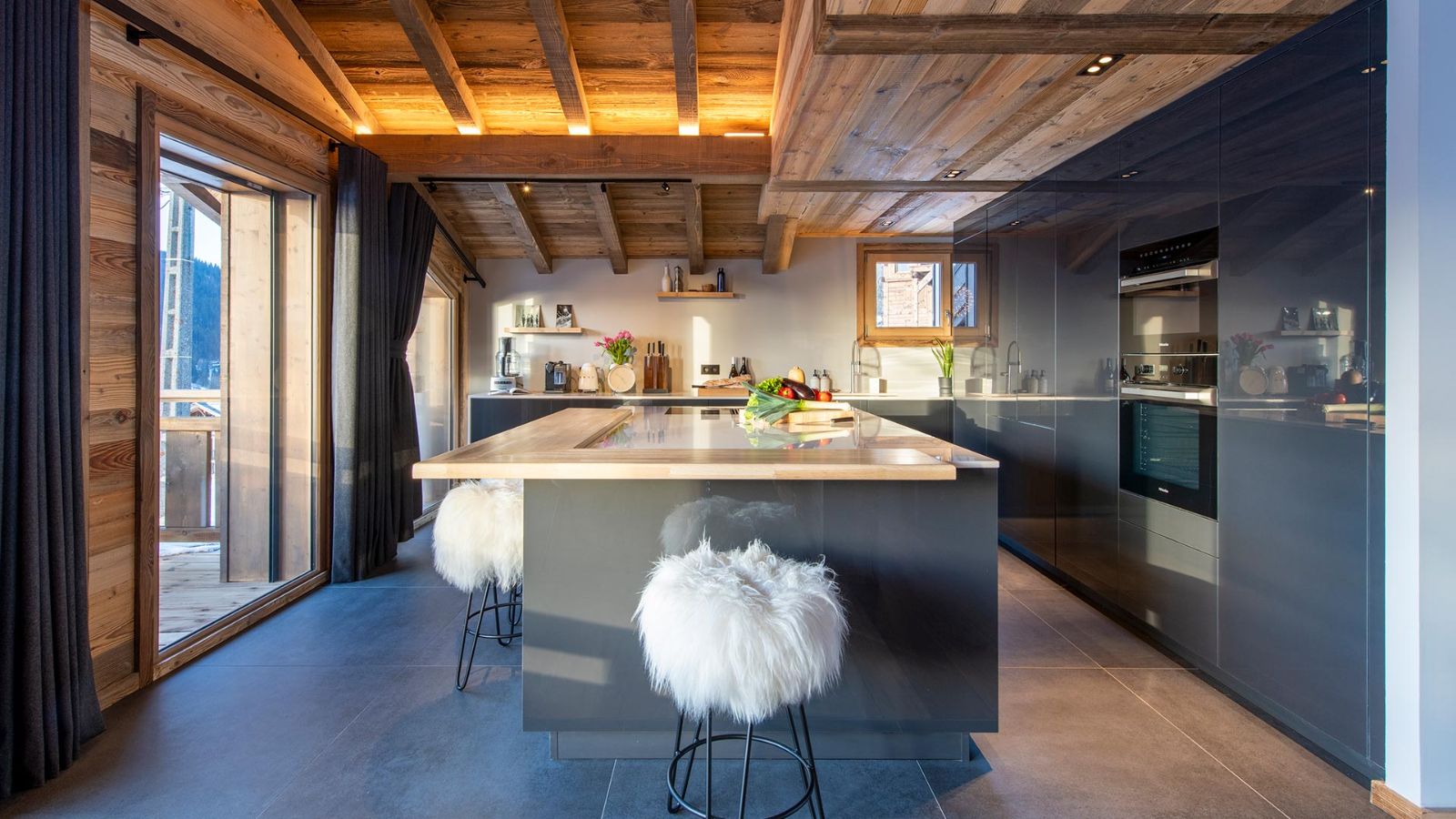 Luxury-ski-chalet-Les-Gets-Le-sapins-oxford-ski-Kitchen2.jpg