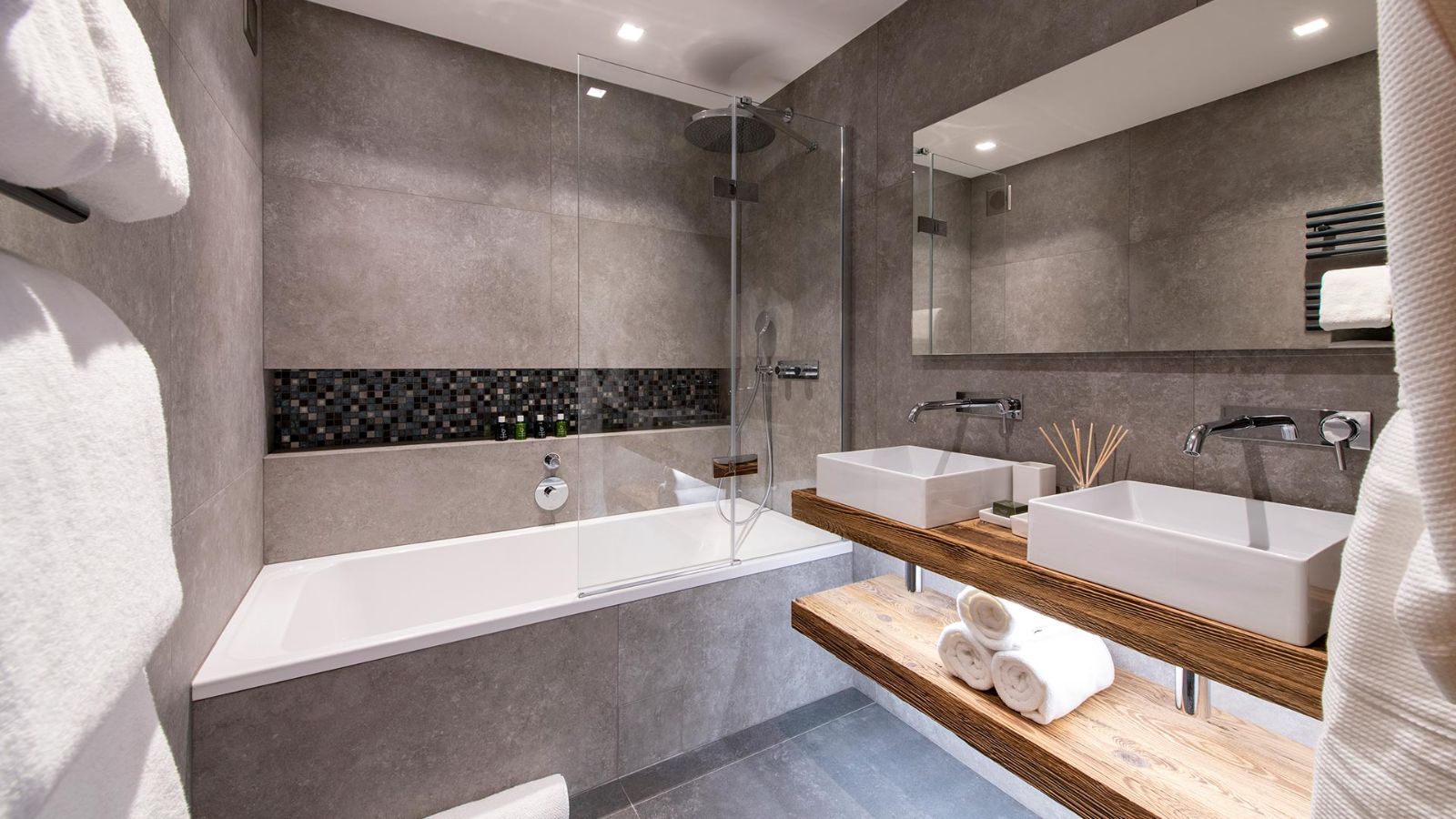 Luxury-ski-chalet-Les-Gets-Le-sapins-oxford-ski-Bathroom.jpg