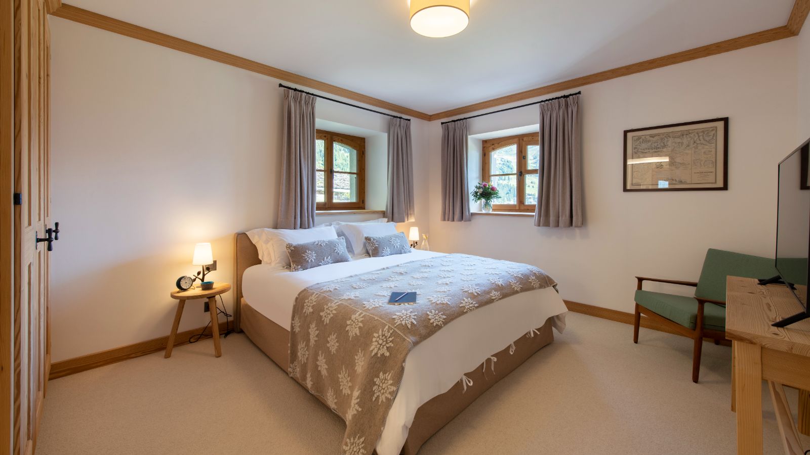 Luxury-ski-chalet-Verbier-Tire Bouchon-Oxford-Ski-Bedroom(4).jpg