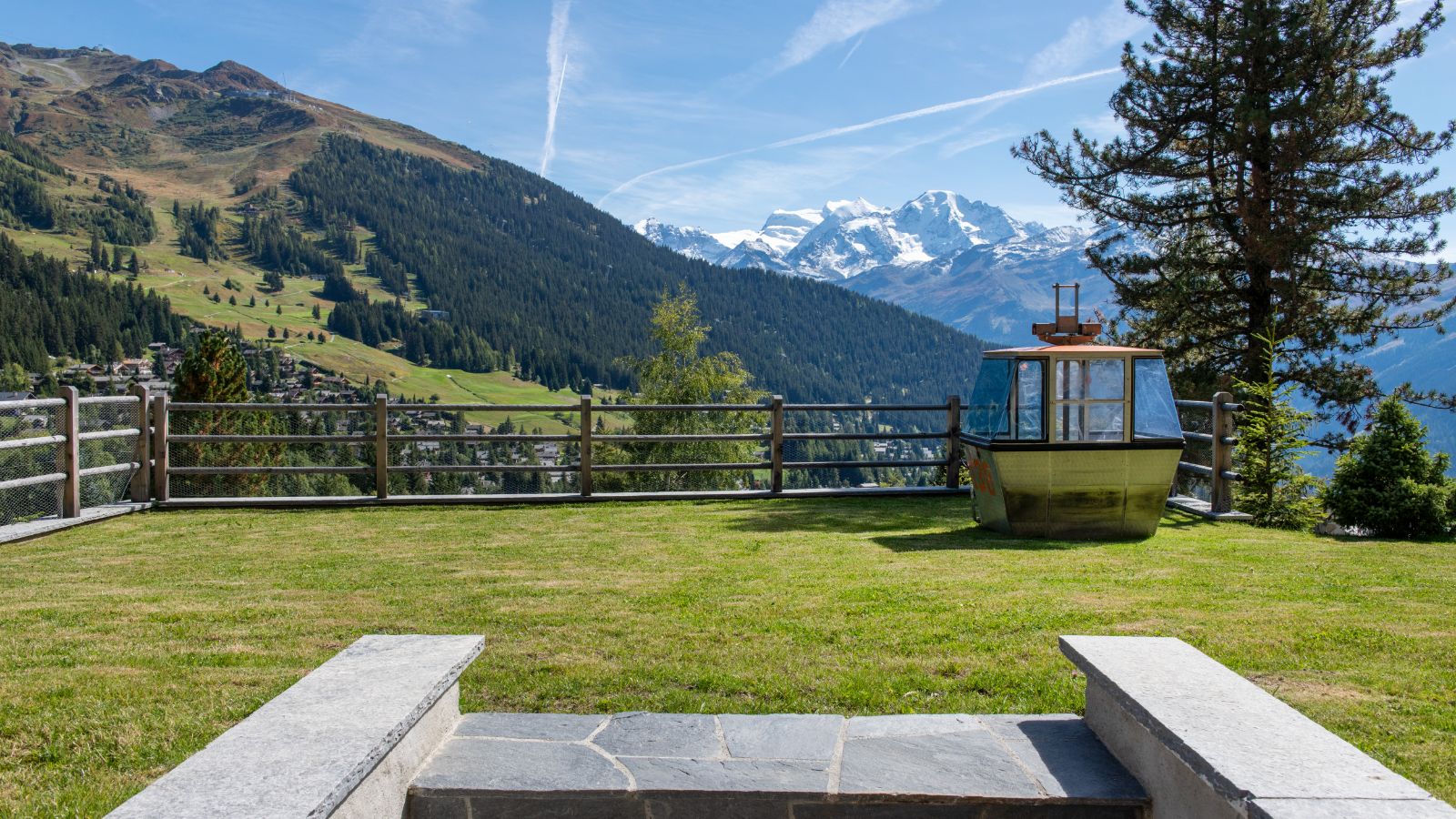 Luxury-ski-chalet-Verbier-Tire Bouchon-Oxford-Ski-Ski in and ski out.jpg