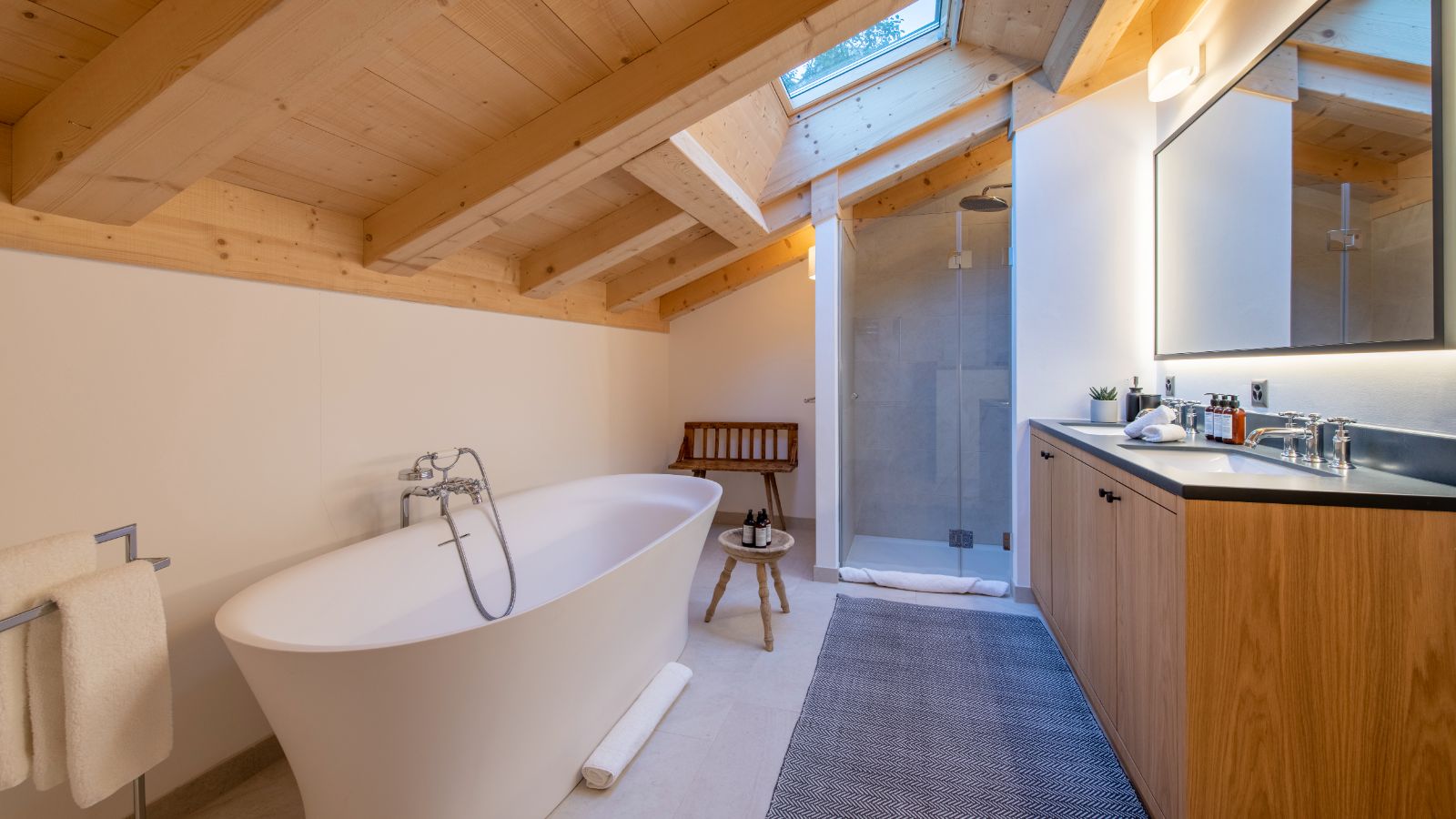 Luxury-ski-chalet-Verbier-Tire Bouchon-Oxford-Ski-Bathroom(3).jpg