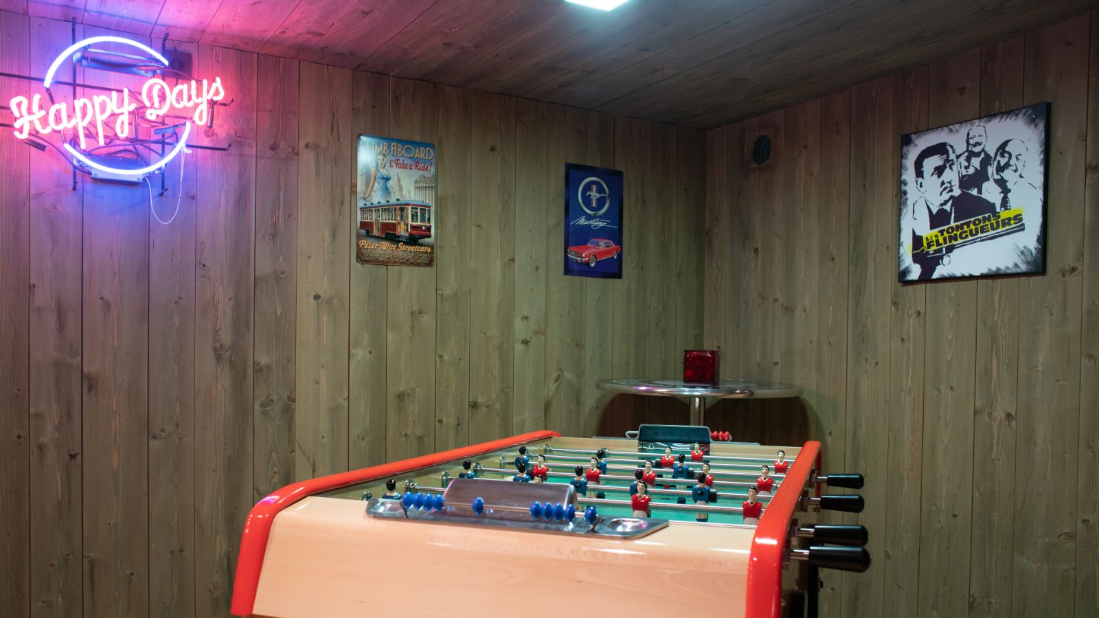 Luxury-ski-chalet-des-ours-osc-bar-football.jpg