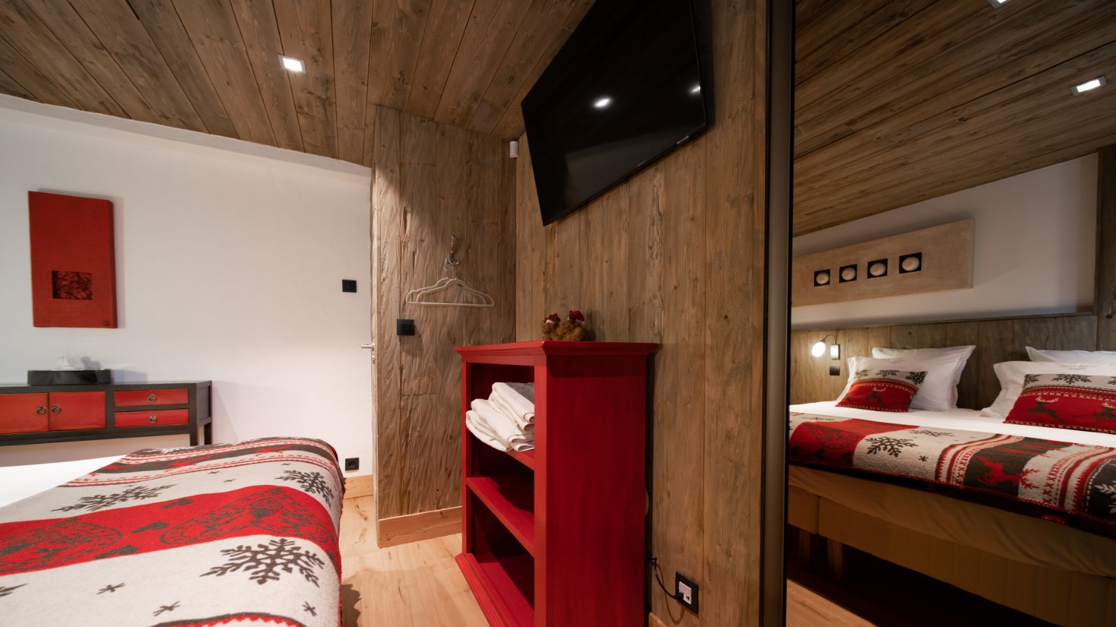 Luxury-ski-chalet-des-ours-osc-bedroom-4.jpg