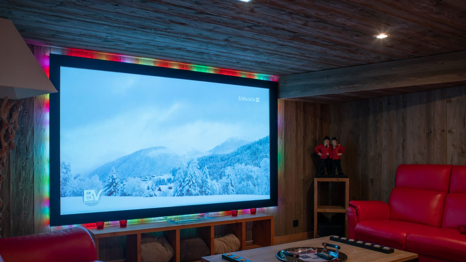 Luxury-ski-chalet-des-ours-osc-cinema.jpg