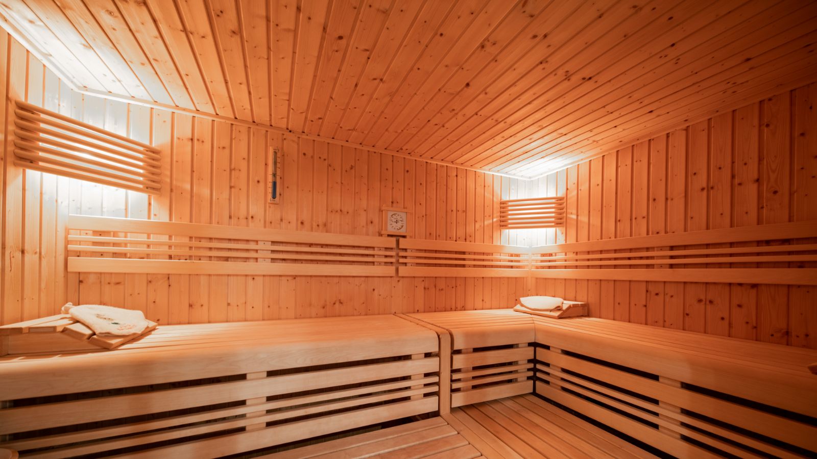 Luxury-ski-chalet-des-ours-osc-sauna.jpg