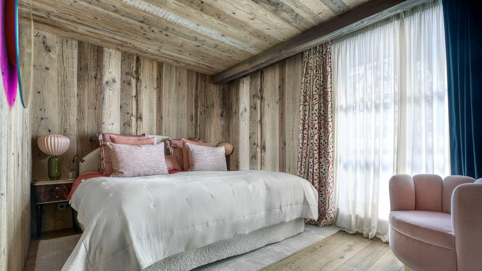 Luxury-ski-chalet-1850-monet-bedroom2.jpg