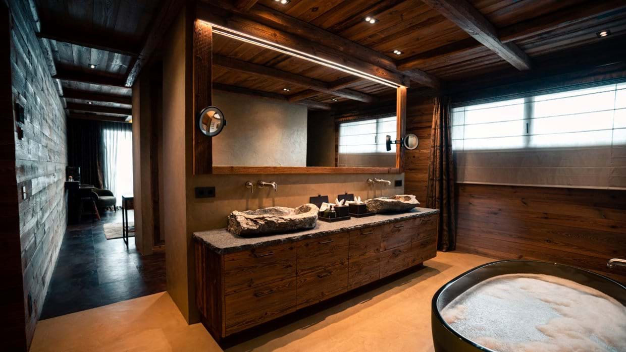 Luxury-Ski-Chalet-Lech-Chalet-1551-Oxford-Ski-Bathroom.jpg