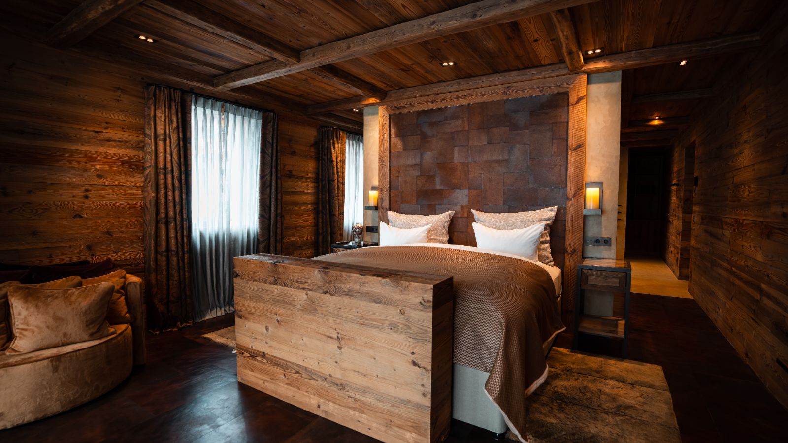 Luxury-Ski-Chalet-Lech-Chalet-1551-Oxford-Ski-Bedroom (2).jpg